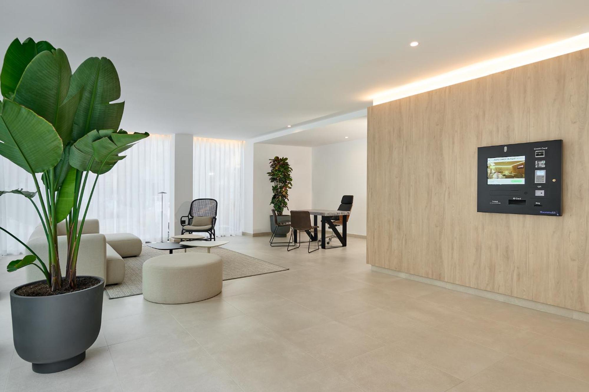 Apartamentos Luna Suites Grenada Zewnętrze zdjęcie