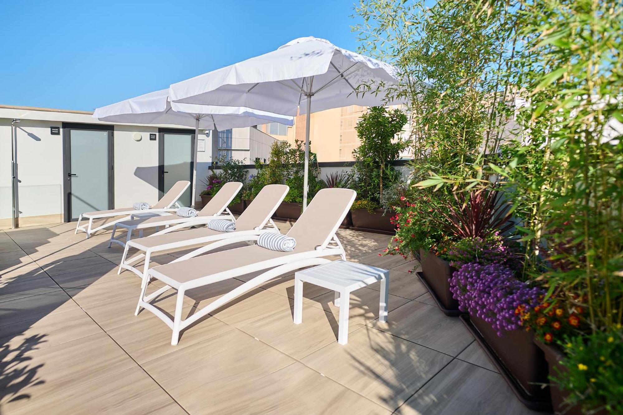 Apartamentos Luna Suites Grenada Zewnętrze zdjęcie