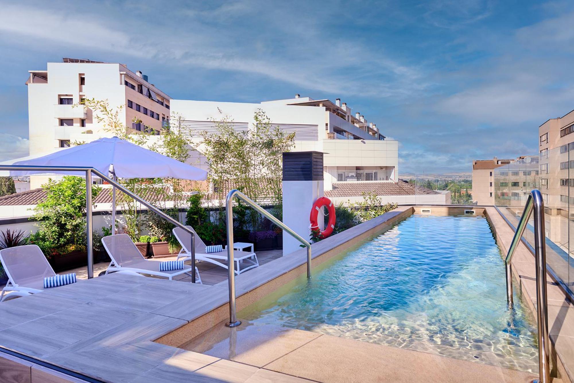 Apartamentos Luna Suites Grenada Zewnętrze zdjęcie