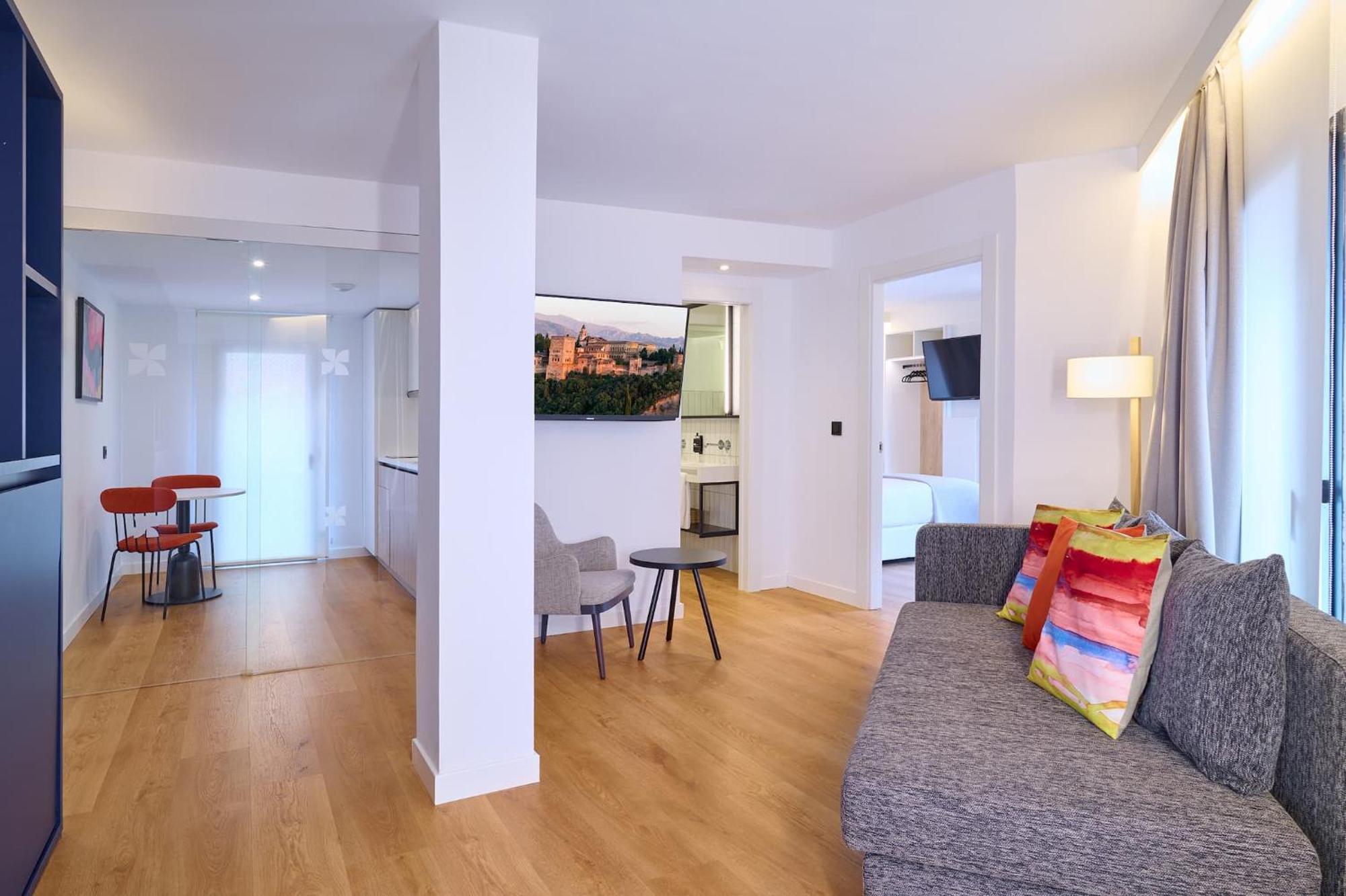 Apartamentos Luna Suites Grenada Zewnętrze zdjęcie